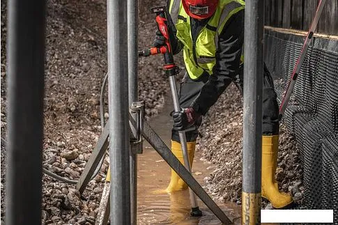 Садовый насос Milwaukee M12 BSWP-0 (без АКБ)