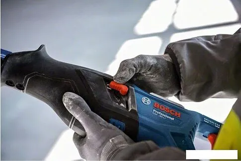 Сабельная пила Bosch GSA 185-LI Professional 06016C0020 (без АКБ)