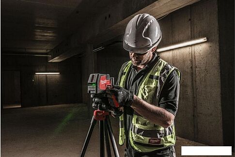 Лазерный нивелир Milwaukee L4 CLLP-301C 4933478099