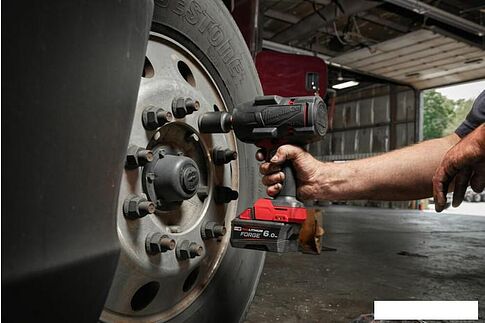 Гайковерт Milwaukee M18 FUEL M18FHIW2F12-502X 4933492783 (с 2-мя АКБ, кейс)