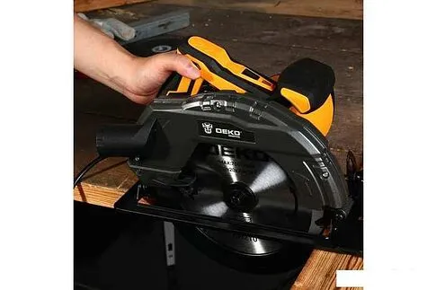Дисковая (циркулярная) пила Deko DKCS2400-210