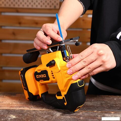 Электролобзик Deko DKJS20 Max 083-1126 (с 1-им АКБ)