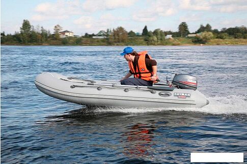 Моторно-гребная лодка Мнев и К Кайман N-330