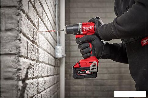 Ударная дрель-шуруповерт Milwaukee M18 BLPDRC-402C 4933492824 (с 2-мя АКБ 4 Ач, кейс)