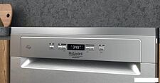 Отдельностоящая посудомоечная машина Hotpoint HFC3C26FX