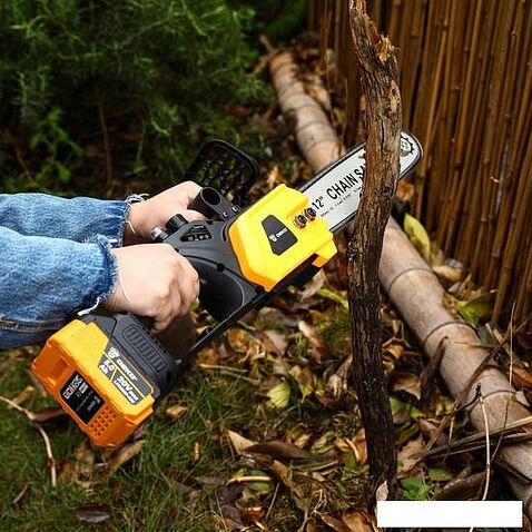 Аккумуляторная пила Deko DKCHS 20 083-2001 (с 2-мя АКБ, кейс)