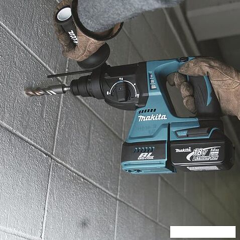 Перфоратор Makita DHR242RT (с 1-им АКБ, кейс)