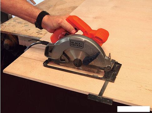 Дисковая пила Black & Decker CS1004