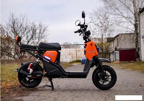 Электроскутер AVM.Plus Zoomer (оранжевый)