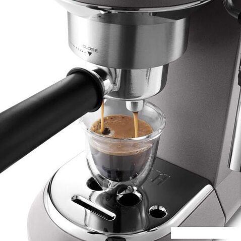 Рожковая помповая кофеварка DeLonghi Dedica Metallics EC785.GY