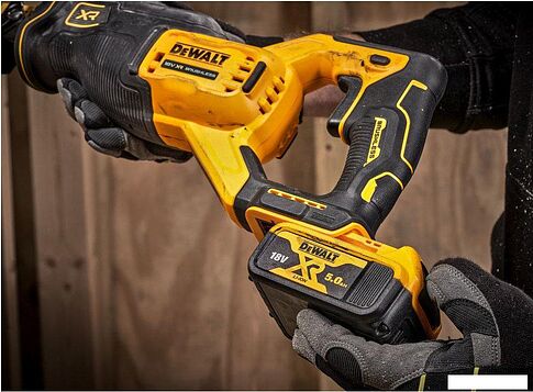 Сабельная пила DeWalt DCS382N (без АКБ)