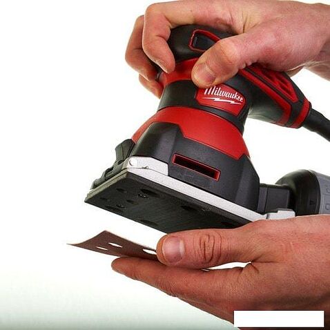 Виброшлифмашина Milwaukee SPS 140