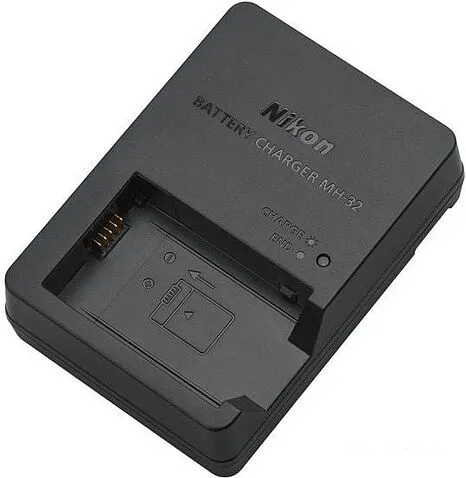 Беззеркальный фотоаппарат Nikon Z fc Body (черный/серебристый)