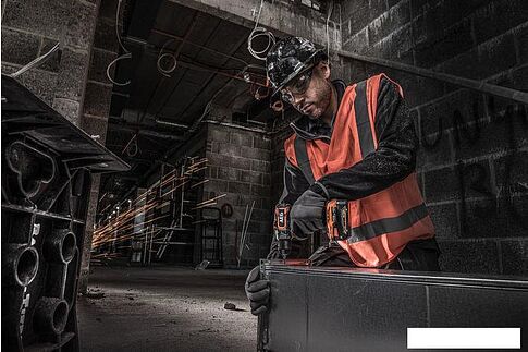 Дрель-шуруповерт AEG Powertools BS 18SBL-202C 4935472277 (с 2-мя АКБ, кейс)