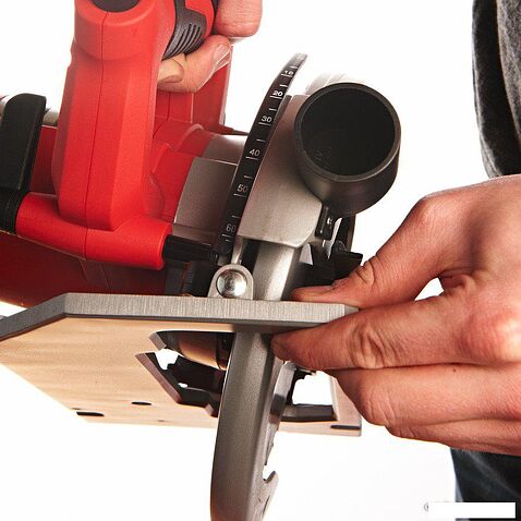 Дисковая (циркулярная) пила Milwaukee CS 60