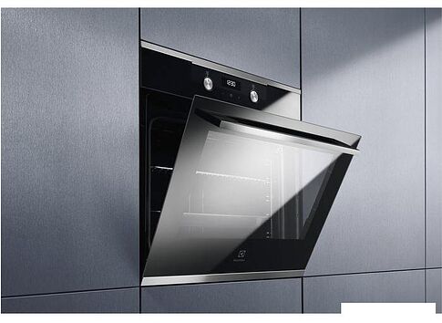 Электрический духовой шкаф Electrolux SteamBake 600 KODEC75X2