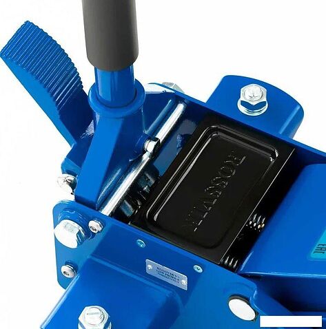 Подкатной домкрат Rossvik TH32505B 3т