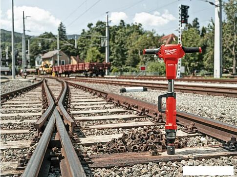 Гайковерт Milwaukee M18 FUEL M18FHIWF1R-122C 4933493141 (с 2-мя АКБ, кейс)