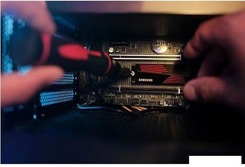 SSD Samsung 990 Pro с радиатором 1TB MZ-V9P1T0GW