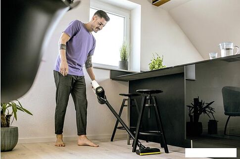 Пылесос Karcher VC 4 Cordless Premium myHome 1.198-640.0