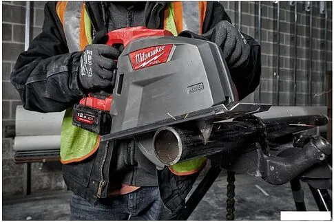 Дисковая (циркулярная) пила Milwaukee Fuel M18 FMCS66-0C 4933472110 (без АКБ, кейс)