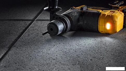 Перфоратор DeWalt DCH072P2 (с 2-мя АКБ, кейс)