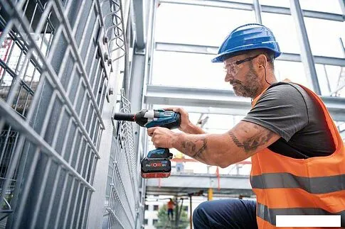 Гайковерт Bosch GDS 18V-1000 Professional 06019J8304 (с 2-мя АКБ, кейс)