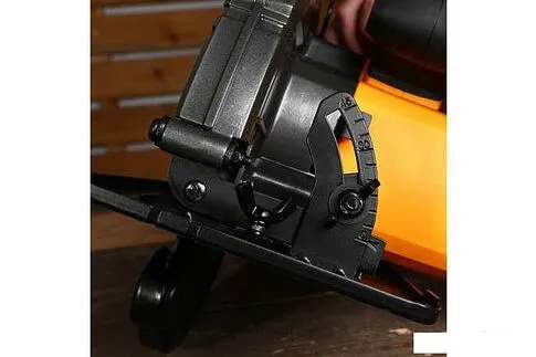 Дисковая (циркулярная) пила Deko DKCS2400-210