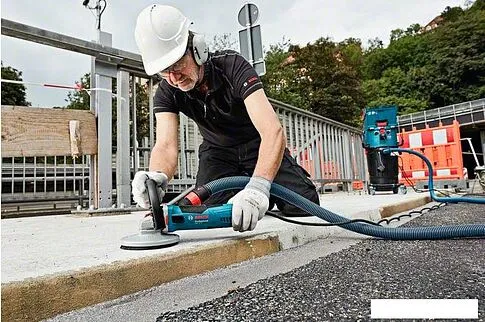 Полировальная машина Bosch GBR 15 CA Professional (0601776000)