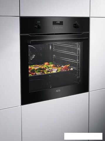 Электрический духовой шкаф AEG BCE558370B