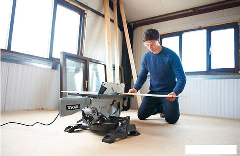 Дисковая пила Ryobi RTS1800-G