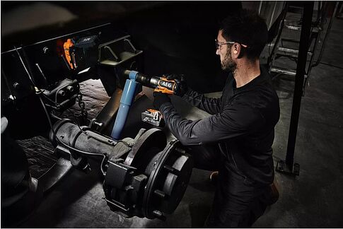 Гайковерт AEG Powertools BSS 18HTF12BL-0 4935493429 (без АКБ)
