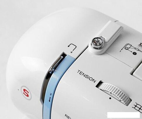 Электромеханическая швейная машина Singer Classic 25