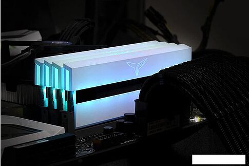 Оперативная память Team T-Force Xtreem ARGB 2x16ГБ DDR4 4000 МГц TF13D432G4000HC18LDC01