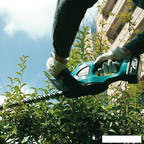 Кусторез Makita DUH523Z