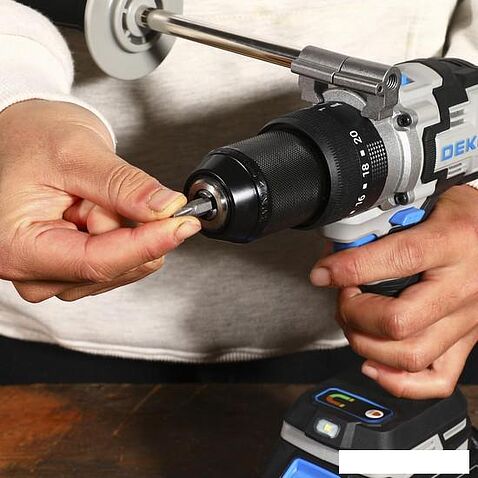 Ударная дрель-шуруповерт Deko DKCID20 Pro 063-4437 (с 2-мя АКБ, кейс)