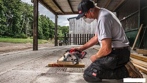 Дисковая (циркулярная) пила Milwaukee M18 FCS552-302X Fuel 4933493589 (с 2-мя АКБ, кейс)