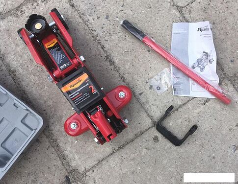 Подкатной домкрат Sparta 510084 2т