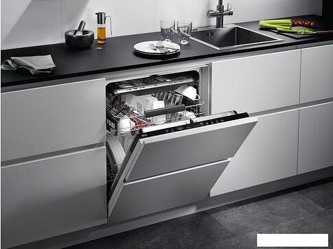 Встраиваемая посудомоечная машина AEG FSK73727P