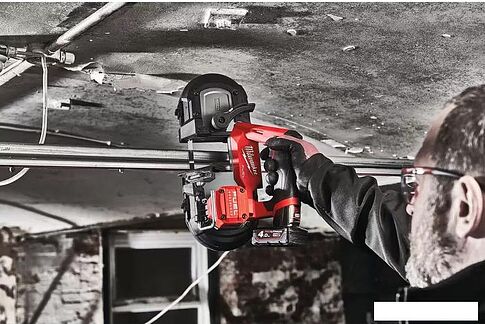 Ленточная пила Milwaukee Fuel M12 FBS64-402C 4933478441 (с 2-мя АКБ, кейс)