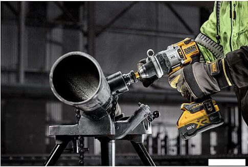 Ударная дрель-шуруповерт DeWalt DCD1007NT (без АКБ, кейс)