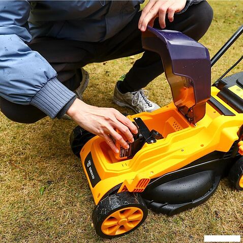 Газонокосилка Deko DKLM20V 083-2019 (с 2-мя АКБ)