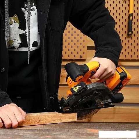 Дисковая (циркулярная) пила Deko DKCS20 063-4024 (с 2-мя АКБ, кейс)