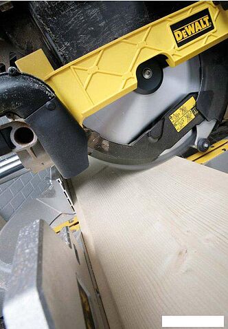 Дисковая пила DeWalt D27111