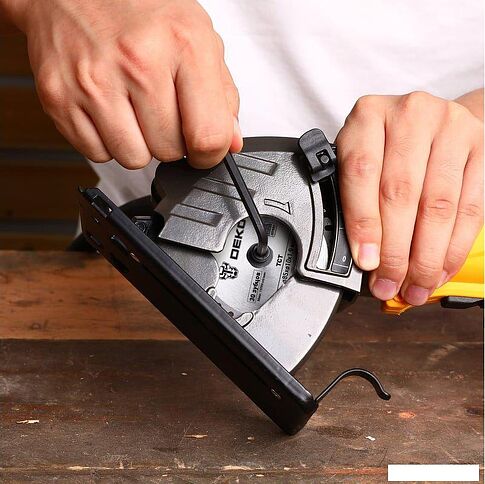 Дисковая (циркулярная) пила Deko CSDK-900 085-1154