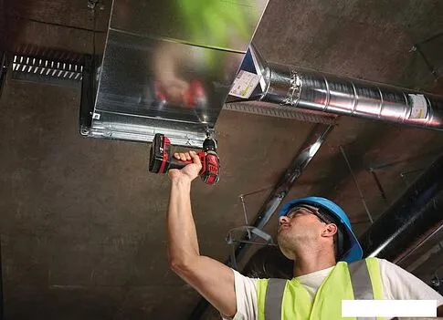 Дрель-шуруповерт Milwaukee M18 BDD-202C [4933443555]