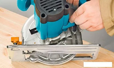 Дисковая пила Bort BHK-185U