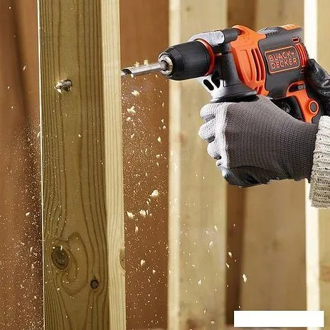 Ударная дрель Black & Decker BEH710