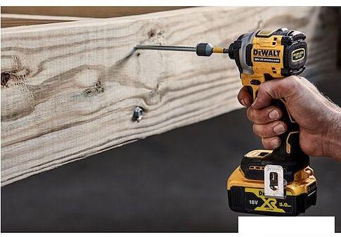 Винтоверт DeWalt DCF850P2T (с 2-мя АКБ 5 Ач, кейс)