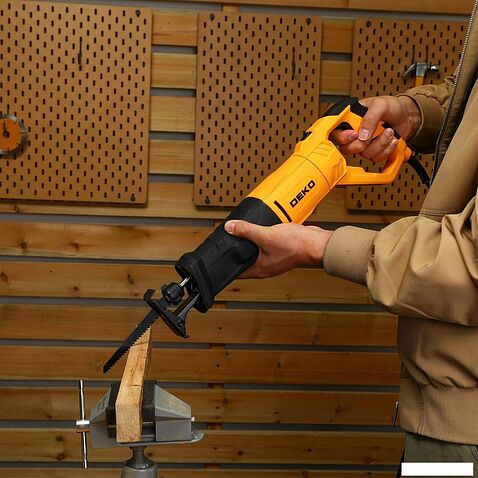 Сабельная пила Deko DKRS1250V 083-1072